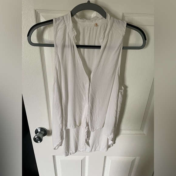 India Boutique Tops - Sleeveless V Neck Tank Top Button Down Medium